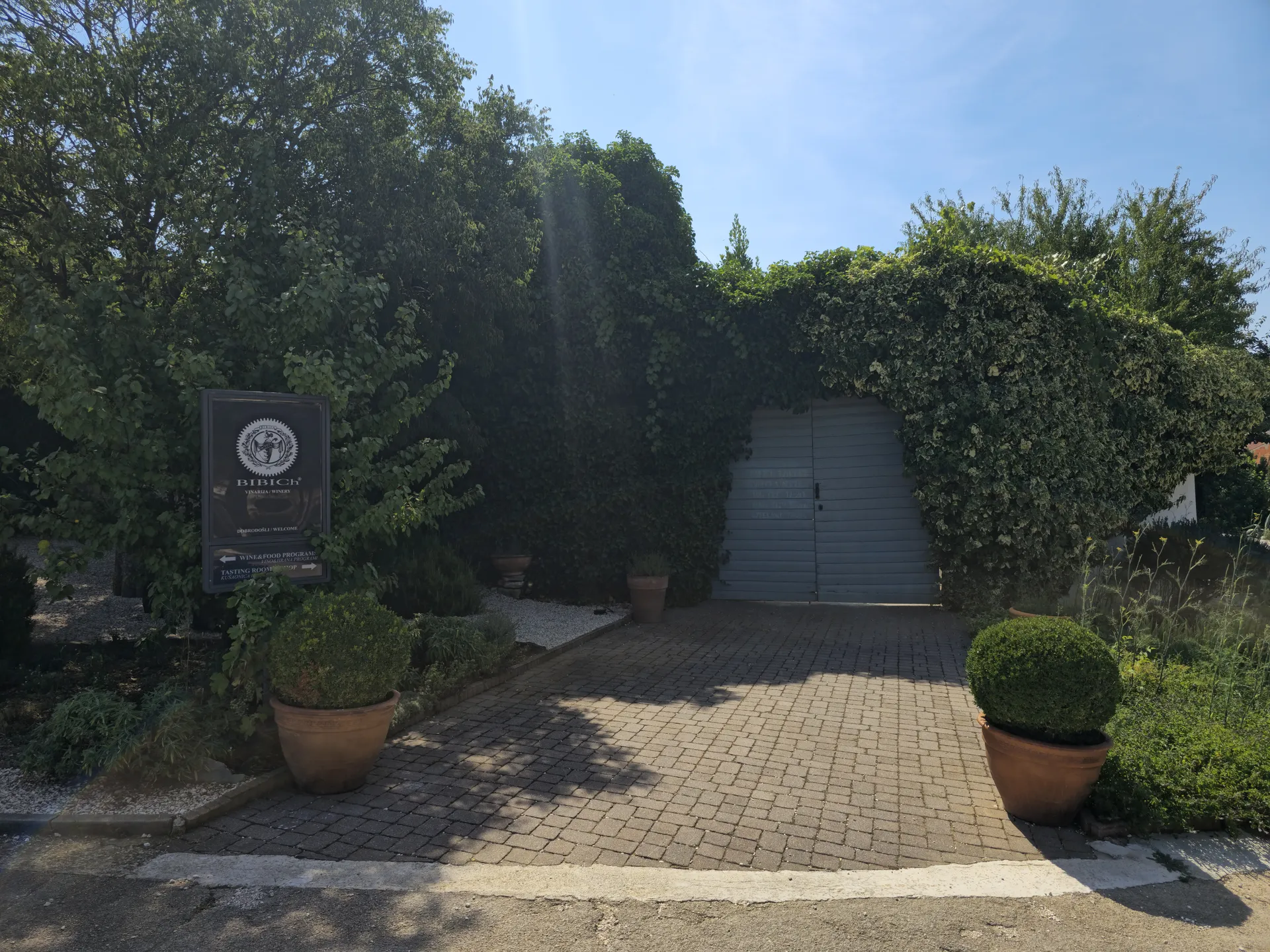 Skradin winery transfers: the entrance to Bibich Winery in Plastovo